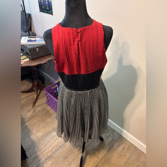 Medium Women’s Greylin Dress - Picture 9 of 9